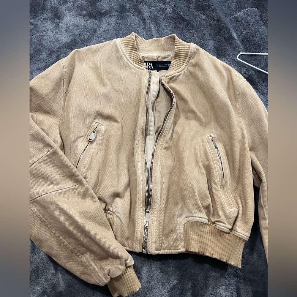 Zara crop denim jacket in Tan colr never worn